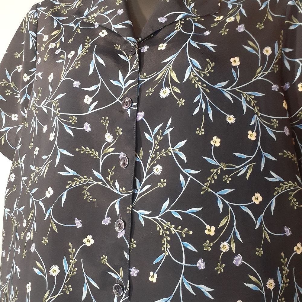 Bentley Plus Navy Floral Button-Up Top - Picture 4 of 6